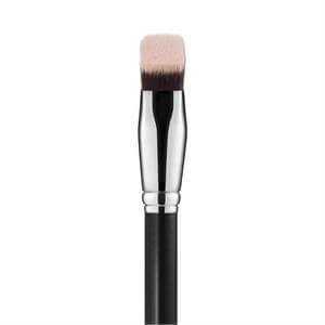 MAC 171S Smooth-Edge All Over Face Brush